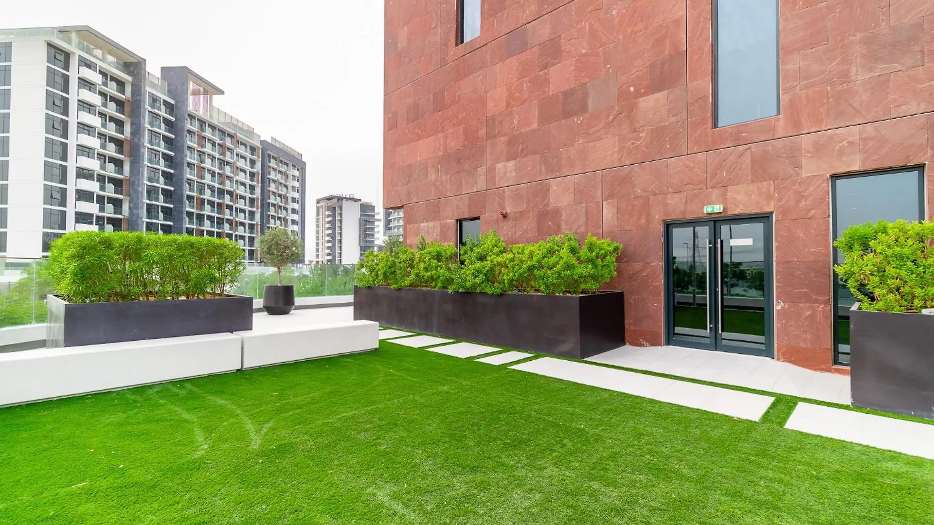 Citihome- Elegant Studio Retreat With Cozy Comfort Dubai Apartment
