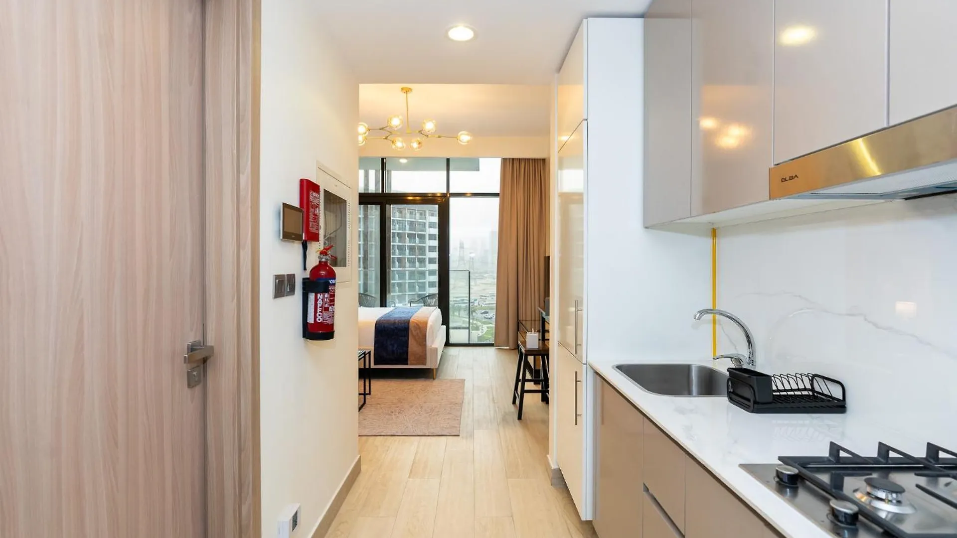Citihome- Elegant Studio Retreat With Cozy Comfort Dubai Apartment