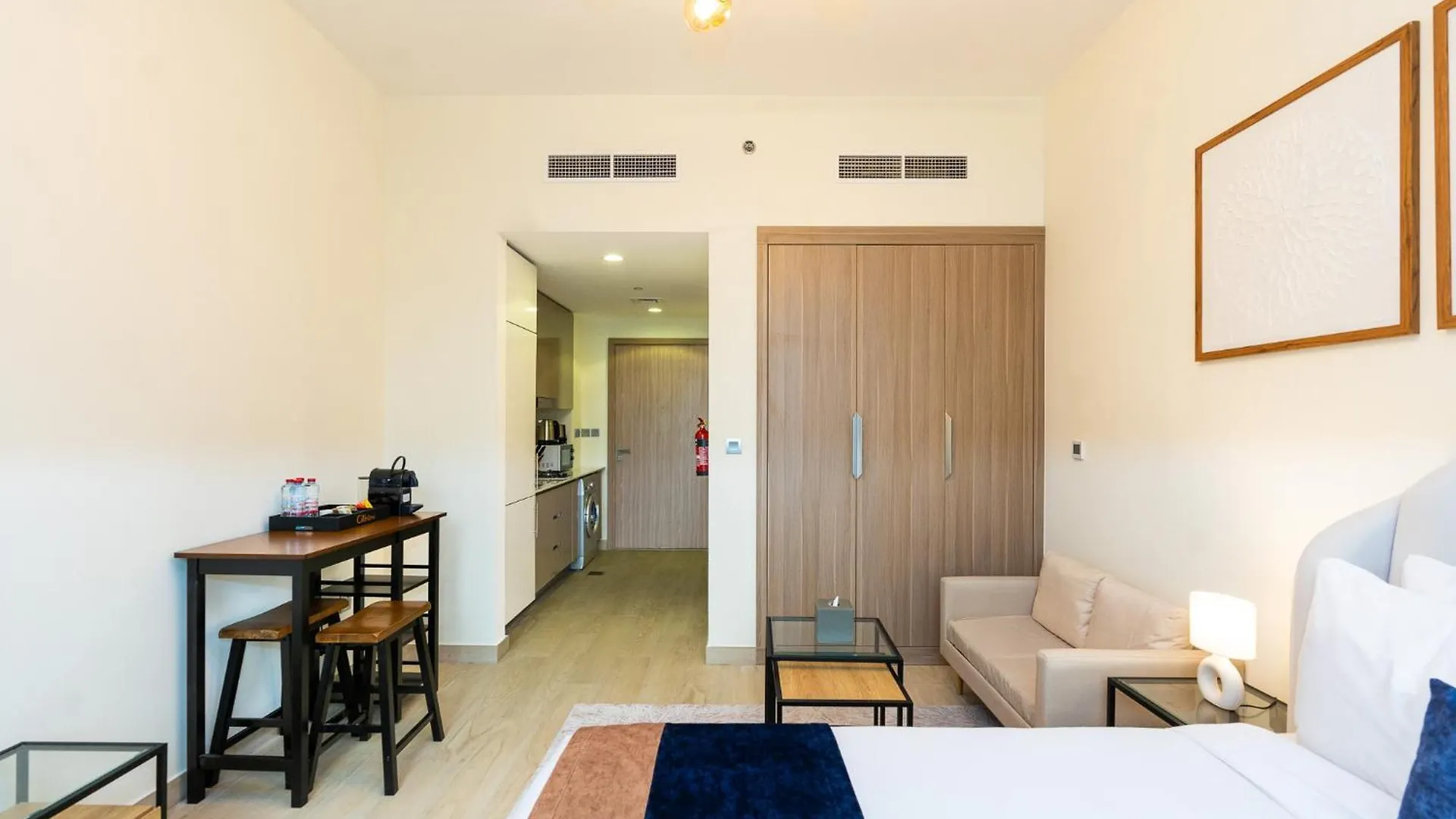 Apartment Citihome- Elegant Studio Retreat With Cozy Comfort Dubai