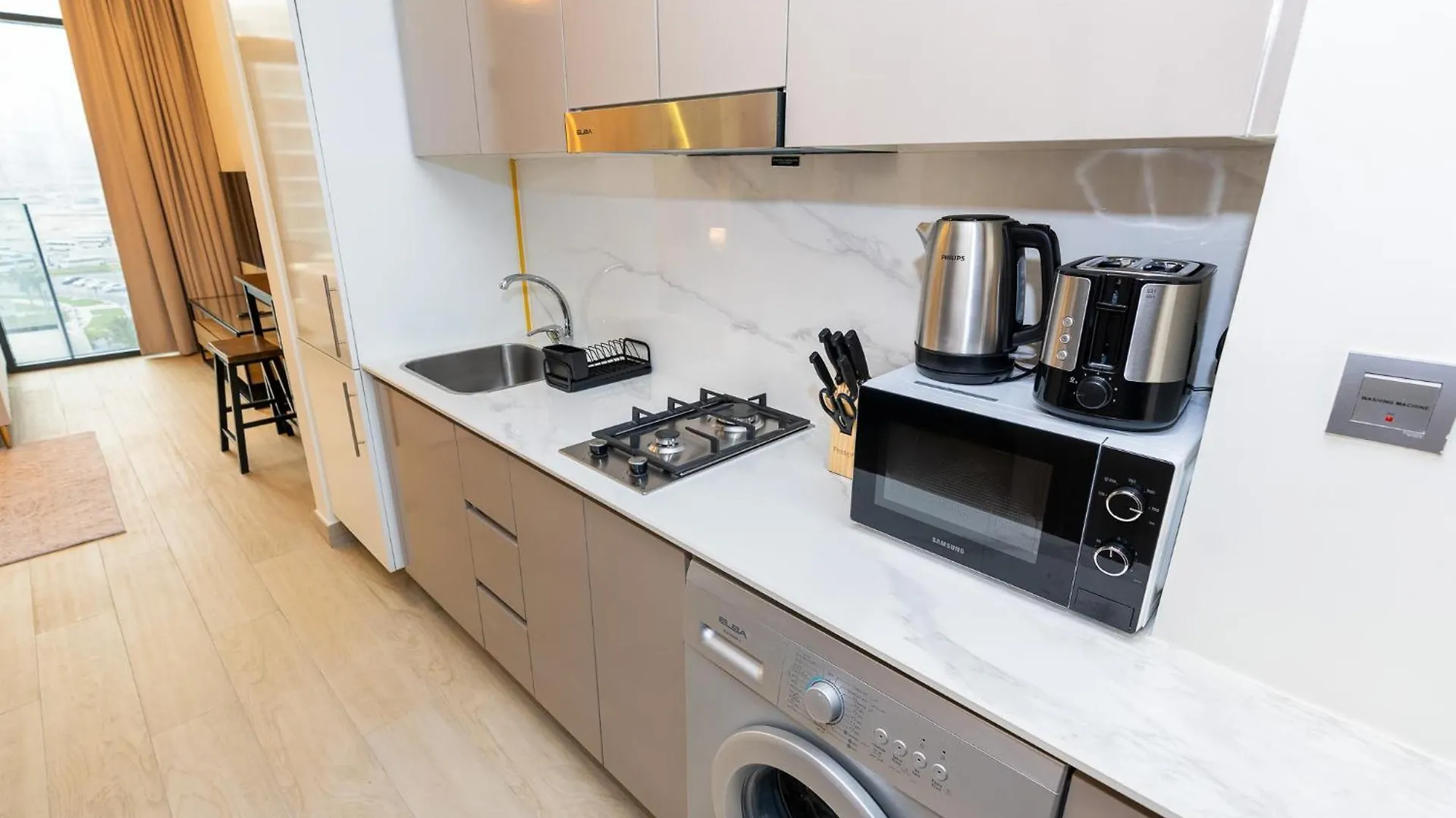 Citihome- Elegant Studio Retreat With Cozy Comfort Dubai Apartment